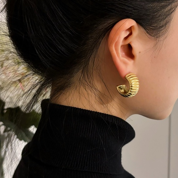 Charlotte Bold Hoops Earrings - Picture 2 of 9